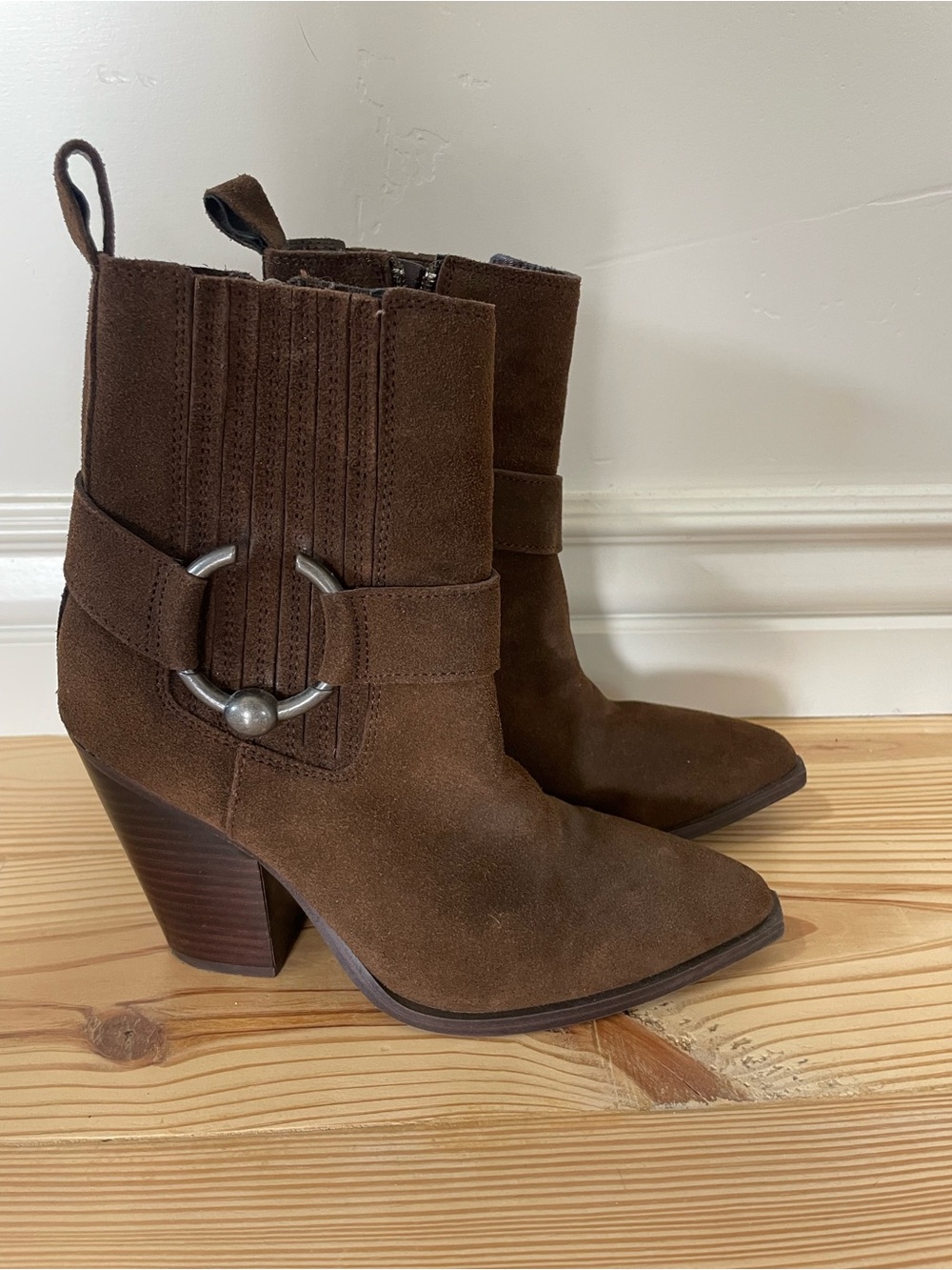 Steve Madden Lakelynn Brown Suede Western-Style Ankle Booties